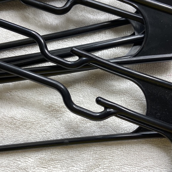 12 each plastic black used hangers with shoulder grooves - Picture 6 of 6